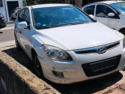 Weiß Gebraucht 2009 Hyundai i30 Limousine | 1.300 € (Superpreis)