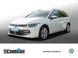 Pure white Gebraucht 2024 VW Golf VIII Life Kombi | 24.498 € (Guter Preis)