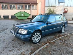 Blau Gebraucht 1993 Mercedes E280 Kombi | 5.500 €