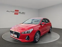 Rot Gebraucht 2018 Hyundai i30 Trend Limousine | 16.450 € (Fairer Preis)