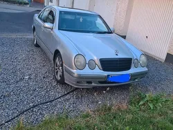 Silber Gebraucht 2001 Mercedes E200 Limousine | 2.750 €