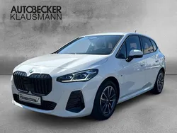 Weiss Gebraucht 2024 BMW 218 Active Tourer M Sport Van / Kleinbus | 34.798 € (Fairer Preis)