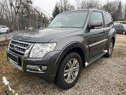 Grau Gebraucht 2017 Mitsubishi Pajero Edition SUV | 18.900 € (Fairer Preis)