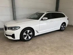 Alpinweiss iii Gebraucht 2023 BMW 520 Kombi | 27.680 €