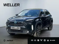 Mysticschwarz mica Gebraucht 2022 Toyota Yaris Hybrid Connect Style | 24.690 € (Fairer Preis)