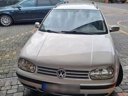 Silber Gebraucht 1999 VW Golf IV Limousine | 1.300 €
