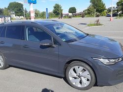 Grau Gebraucht 2024 VW Golf VIII Life Kombi | 30.499 € (Etwas zu teuer)