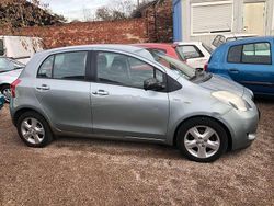 Silber Gebraucht 2006 Toyota Yaris Executive Limousine | 2.200 € (Etwas zu teuer)