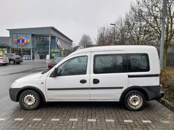 Weiß Gebraucht 2002 Opel Combo Van / Kleinbus | 1.399 € (Fairer Preis)