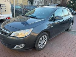 Grau Gebraucht 2011 Opel Astra Limousine | 3.700 € (Fairer Preis)