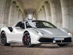 Weiß Gebraucht 2017 Ferrari 488 Cabrio | 210.000 €
