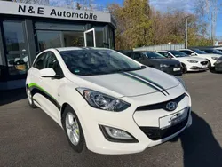 Weiß Gebraucht 2014 Hyundai i30 Edition Limousine | 6.990 € (Fairer Preis)
