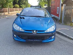 Blau Gebraucht 2003 Peugeot 206 CC Cabrio | 500 €