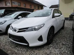 Weiß Gebraucht 2015 Toyota Auris Cool Limousine | 6.950 € (Guter Preis)