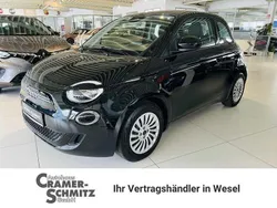 Onyx schwarz Gebraucht 2022 Fiat 500e Action Limousine | 17.489 € (Etwas zu teuer)