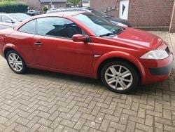 Rot Gebraucht 2004 Renault Mégane Cabriolet Cabrio | 1.100 € (Guter Preis)