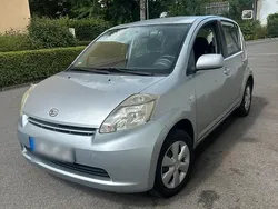Silber Gebraucht 2005 Daihatsu Sirion Kleinwagen | 1.200 €