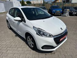 Weiß Gebraucht 2017 Peugeot 208 Active Kleinwagen | 3.995 € (Teuer)