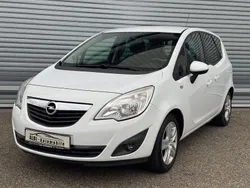 Weiß Gebraucht 2011 Opel Meriva Design Edition Van / Kleinbus | 5.499 € (Fairer Preis)