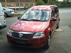 Rot Gebraucht 2012 Dacia Logan MCV Kombi | 2.950 € (Fairer Preis)