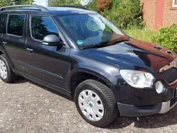 Schwarz Gebraucht 2011 Skoda Yeti Experience SUV | 7.790 € (Fairer Preis)