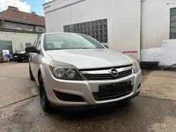 Grau Gebraucht 2006 Opel Corsa Kleinwagen | 2.300 € (Fairer Preis)