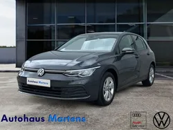 Uranograu Gebraucht 2022 VW Golf VIII Life Limousine | 22.280 € (Guter Preis)