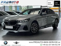 Brooklyn grau Gebraucht 2024 BMW 520 M Sport Limousine | 59.990 € (Fairer Preis)