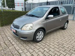 Grau Gebraucht 2005 Toyota Yaris Kleinwagen | 2.000 € (Fairer Preis)