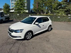 Candyweiss Gebraucht 2015 Skoda Fabia Ambition Limousine | 7.980 € (Guter Preis)