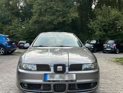 Grau Gebraucht 2005 Seat Leon Limousine | 3.980 € (Fairer Preis)