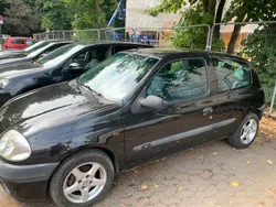 Schwarz Gebraucht 2000 Renault Clio II Kleinwagen | 699 € (Fairer Preis)