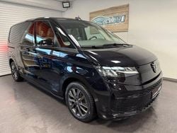 Deep black perleffekt Gebraucht 2024 VW T7 Van | 47.390 € (Superpreis)