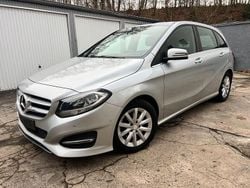 Silber Gebraucht 2017 Mercedes 200 Limousine | 8.990 € (Guter Preis)