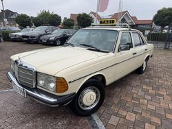623 hellelfenbein Gebraucht 1982 Mercedes 200 Limousine | 23.450 €