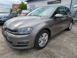 Grau Gebraucht 2016 VW Golf VII Comfortline Limousine | 8.990 € (Etwas zu teuer)