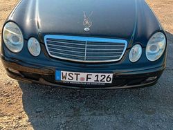 Schwarz Gebraucht 2004 Mercedes E240 Classic Limousine | 2.600 € (Fairer Preis)