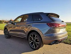 Siliziumgrau metallic Neu 2024 VW Touareg R-line SUV | 83.579 € (Superpreis)
