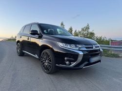 Schwarz Gebraucht 2016 Mitsubishi Outlander P-HEV SUV | 14.490 € (Guter Preis)