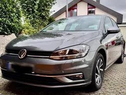 Silber Gebraucht 2019 VW Golf VII Comfortline Limousine | 16.500 € (Fairer Preis)