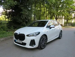 Weiß Gebraucht 2022 BMW 230 M Sport Van / Kleinbus | 35.800 € (Teuer)