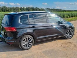 Schwarz Gebraucht 2016 VW Touran R-line Van / Kleinbus | 19.900 € (Fairer Preis)