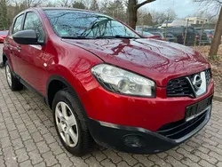 Rot Gebraucht 2013 Nissan Qashqai Visia SUV | 3.950 € (Fairer Preis)