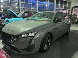 Grau Gebraucht 2024 Peugeot 308 SW Allure Kombi | 21.500 €