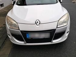 Weiß Gebraucht 2011 Renault Mégane Coupé Coupé | 3.700 € (Etwas zu teuer)