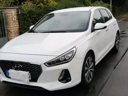 Weiß Gebraucht 2017 Hyundai i30 Premium Limousine | 16.000 € (Fairer Preis)