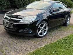 Schwarz Gebraucht 2007 Opel Astra Cabriolet Cabrio | 1.700 €