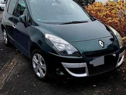 Grün Gebraucht 2011 Renault Scénic III Van / Kleinbus | 3.337 € (Guter Preis)