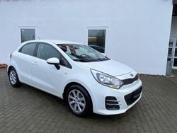 Weiß Gebraucht 2017 Kia Rio Spirit Limousine | 6.990 € (Fairer Preis)