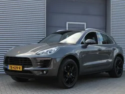 Grau Gebraucht 2015 Porsche Macan SUV | 25.903 € (Teuer)